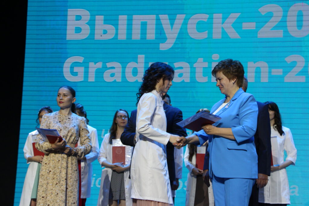 Юбилейный пятидесятый выпуск врачей 2022 года